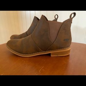 Rocket Dog short brown boots